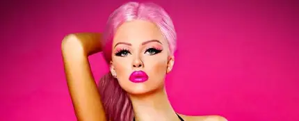Una adolescente se gasta 1.000 euros al mes para parecerse a una Barbie Una adolescente se gasta 1.000 euros al mes para parecerse a una Barbie