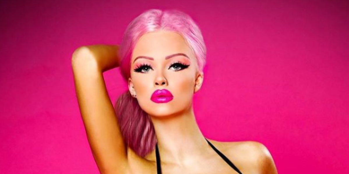 Una adolescente se gasta 1.000 euros al mes para parecerse a una Barbie