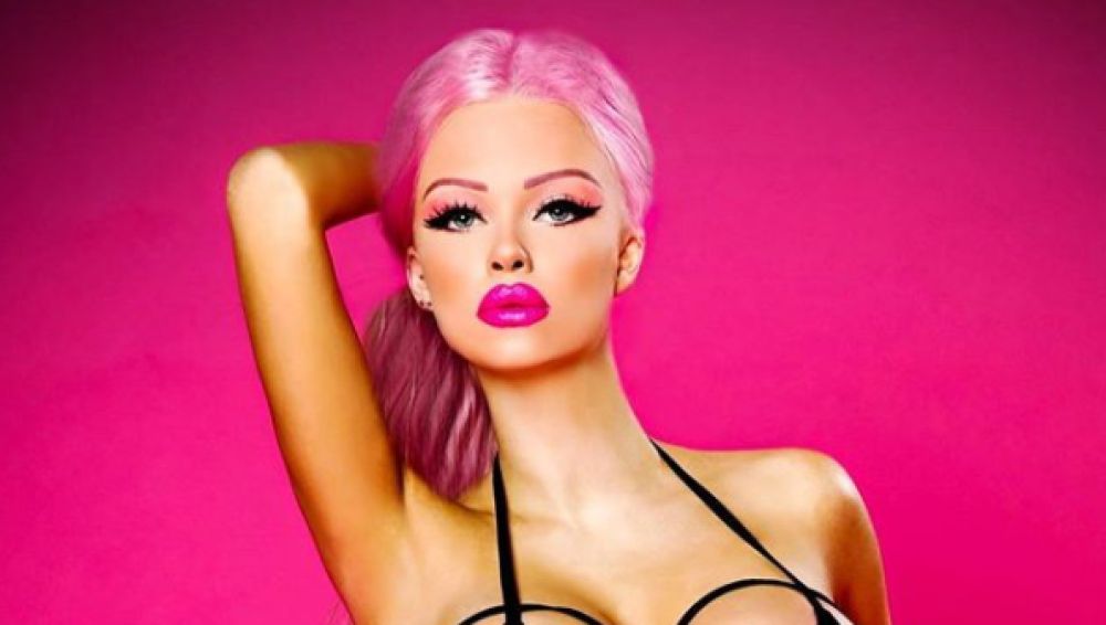 Una adolescente se gasta 1.000 euros al mes para parecerse a una Barbie 