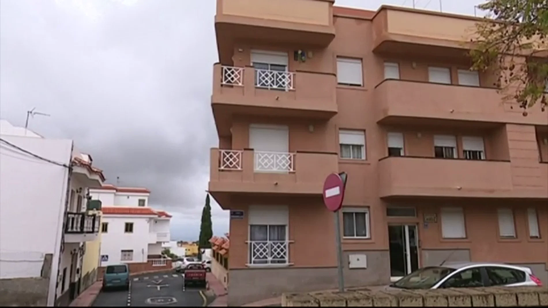 Fallece un joven al intentar escalar por la fachada del edifico donde vivía Fallece un joven al intentar escalar por la fachada del edifico donde vivía