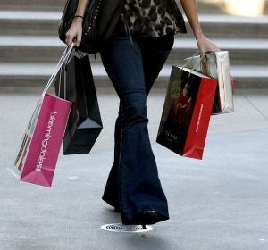 Una mujer de compras Una mujer de compras