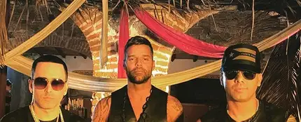 Ricky Martin junto a Wisin y Yandel en el tema 'Fiebre' Ricky Martin junto a Wisin y Yandel en el tema 'Fiebre'