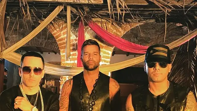 Ricky Martin junto a Wisin y Yandel en el tema 'Fiebre'