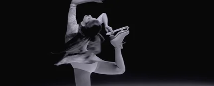 La patinadora olímpica Sonia Lafuente protagoniza 'Pausa', el nuevo videoclip de IZAL La patinadora olímpica Sonia Lafuente protagoniza 'Pausa', el nuevo videoclip de IZAL