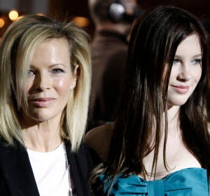 Kim Basinger junto a su hija Ireland Baldwin Kim Basinger junto a su hija Ireland Baldwin
