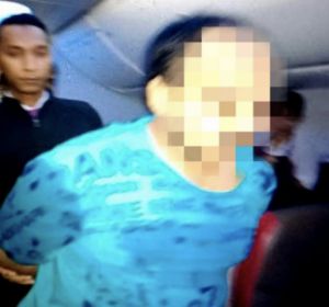 Detenido un pasajero por desnudarse mientras veía porno y acosar a la tripulación Detenido un pasajero por desnudarse mientras veía porno y acosar a la tripulación