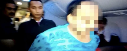 Detenido un pasajero por desnudarse mientras veía porno y acosar a la tripulación Detenido un pasajero por desnudarse mientras veía porno y acosar a la tripulación