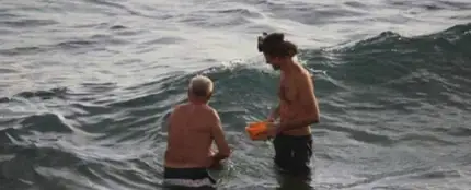 Una mujer da a luz en el Mar Rojo Una mujer da a luz en el Mar Rojo