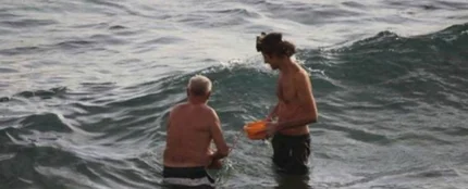 Una mujer da a luz en el Mar Rojo Una mujer da a luz en el Mar Rojo