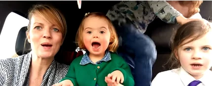 Una de las familias que participa en el vídeo '50 madres, 50 niños y un cromosoma extra' Una de las familias que participa en el vídeo '50 madres, 50 niños y un cromosoma extra'