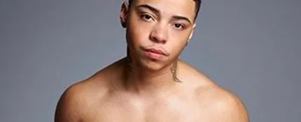 Kenny Jones, el primer modelo transexual que protagoniza una campaña sobre la menstruación Kenny Jones, el primer modelo transexual que protagoniza una campaña sobre la menstruación