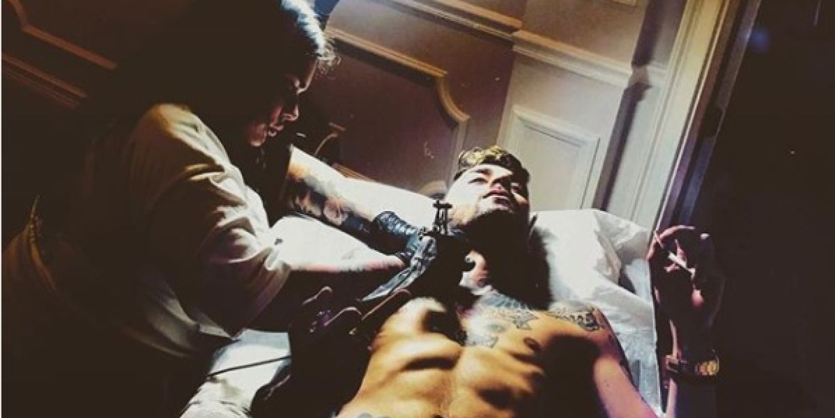Zayn Malik se tatúa