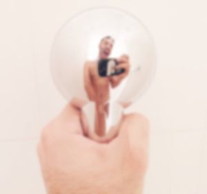 Agoney desnudo en la ducha Agoney desnudo en la ducha