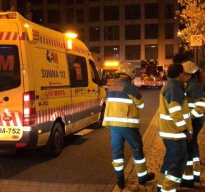 Bomberos a las puertas de la vivienda Bomberos a las puertas de la vivienda