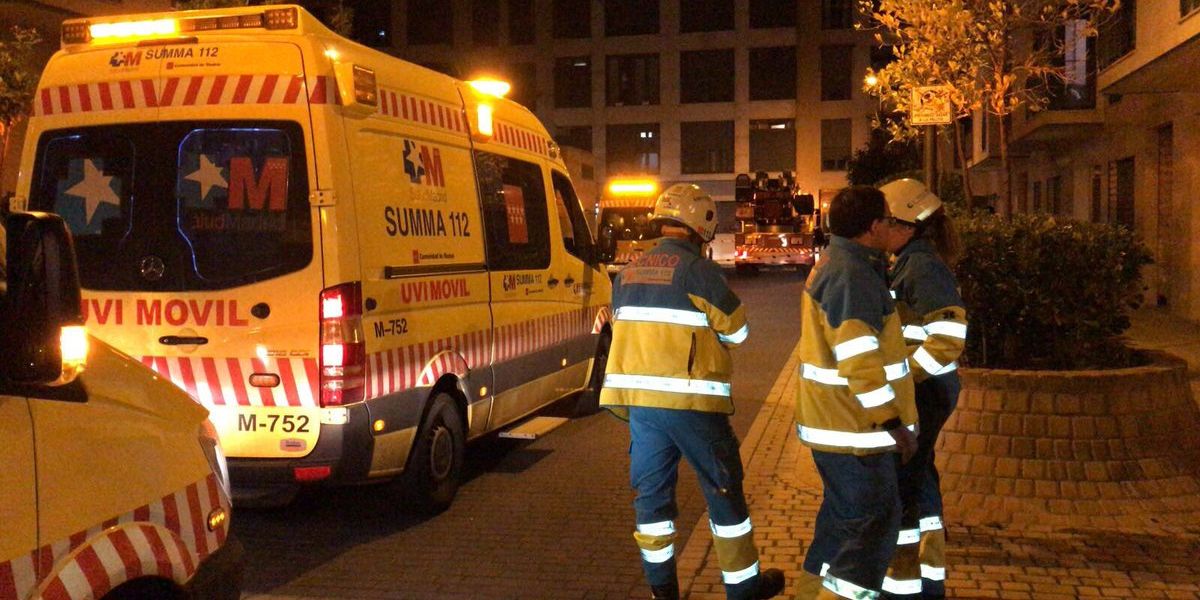 Bomberos a las puertas de la vivienda