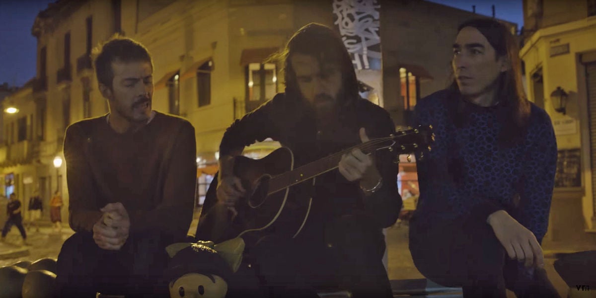 Pucho, Guille y el Indio interpretando 'Profetas del Mañana'