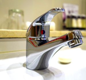 Grifo de agua fría y caliente Grifo de agua fría y caliente