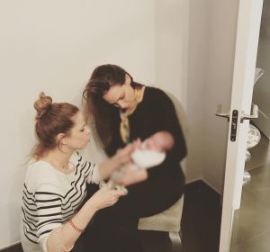 Eva González y Pastora Soler con el pequeño Cayetano Eva González y Pastora Soler con el pequeño Cayetano
