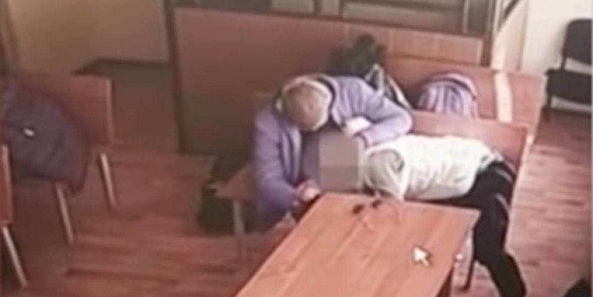 Pillados teniendo sexo oral mientras esperaban veredicto de un juez