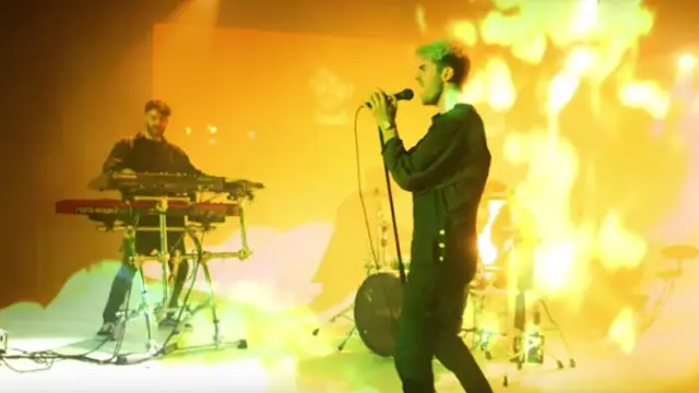 The Chainsmokers en el videoclip de 'Everybody Hates Me'