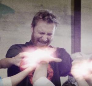 David Guetta en el videoclip de 'Flames' David Guetta en el videoclip de 'Flames'