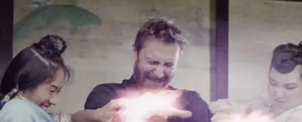 David Guetta en el videoclip de 'Flames' David Guetta en el videoclip de 'Flames'