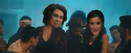 La parodia de 'Lo Malo' protagonizada por las reinas Letizia y Sofía La parodia de 'Lo Malo' protagonizada por las reinas Letizia y Sofía