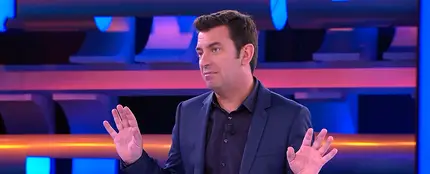 Arturo Valls libera a una concursante de la trampilla de '¡Ahora Caigo!' Arturo Valls libera a una concursante de la trampilla de '¡Ahora Caigo!'