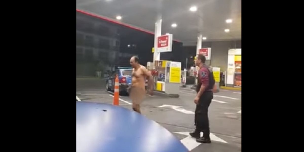 Se le atasca un juguete erótico en el recto y sale desnudo a la calle a pedir ayuda