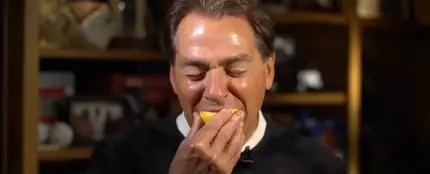 Nick Saban se anima con el Lemon Face Challange Nick Saban se anima con el Lemon Face Challange