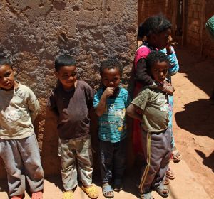 Un grupo de niños marroquís Un grupo de niños marroquís