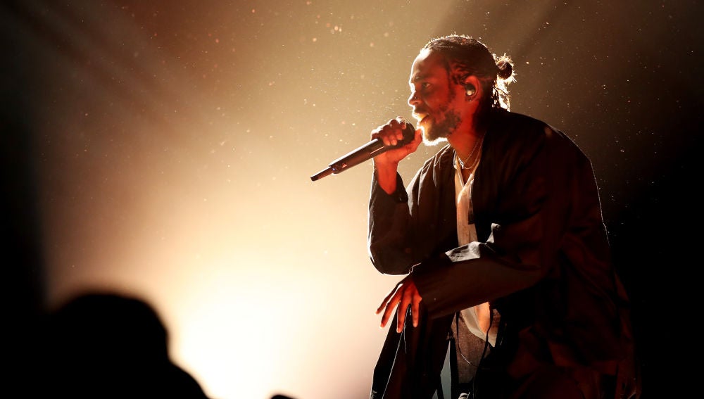 Kendrick Lamar durante su actuación en los Grammy 2018