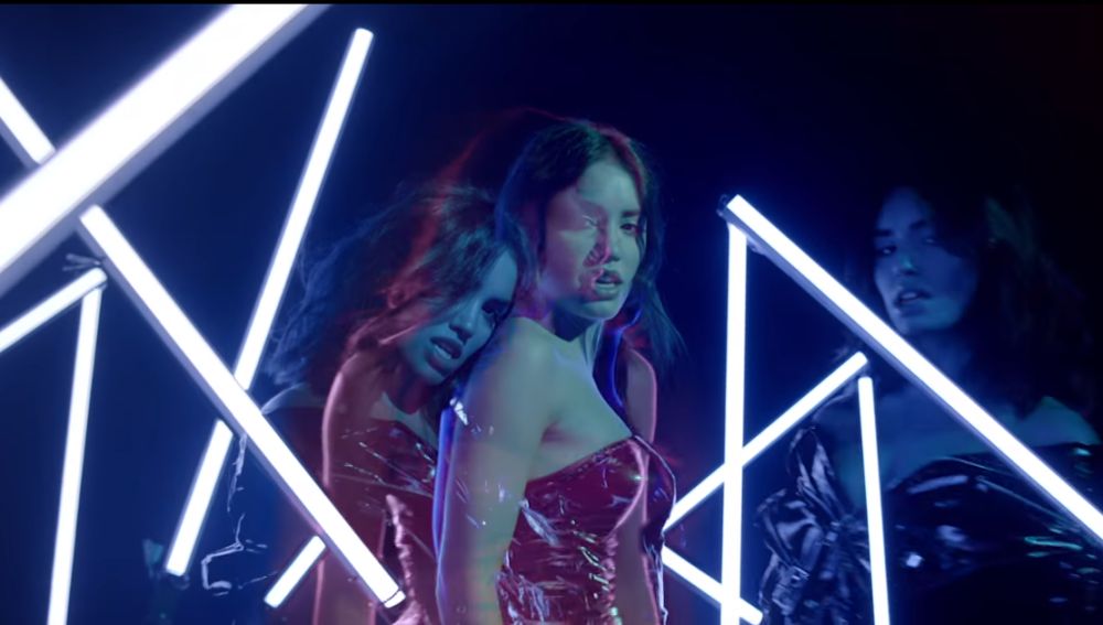 Lali Esposito en el vídeo de '100 grados' con A.Chal