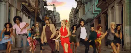 Kylie Minogue en el videoclip de 'Stop Me From Falling' Kylie Minogue en el videoclip de 'Stop Me From Falling'
