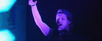 Avicii durante una de sus sesiones Avicii durante una de sus sesiones