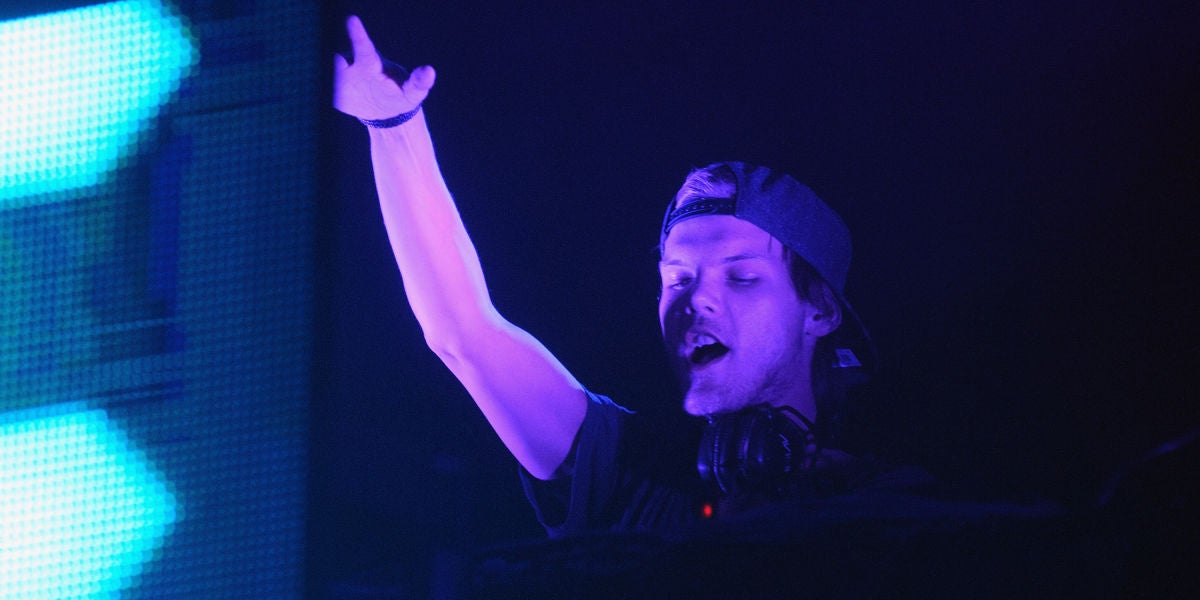 Avicii durante una de sus sesiones