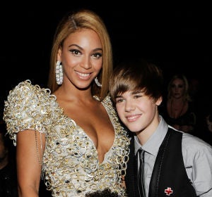 Beyoncé y Justin Bieber en los Grammy 2010 Beyoncé y Justin Bieber en los Grammy 2010