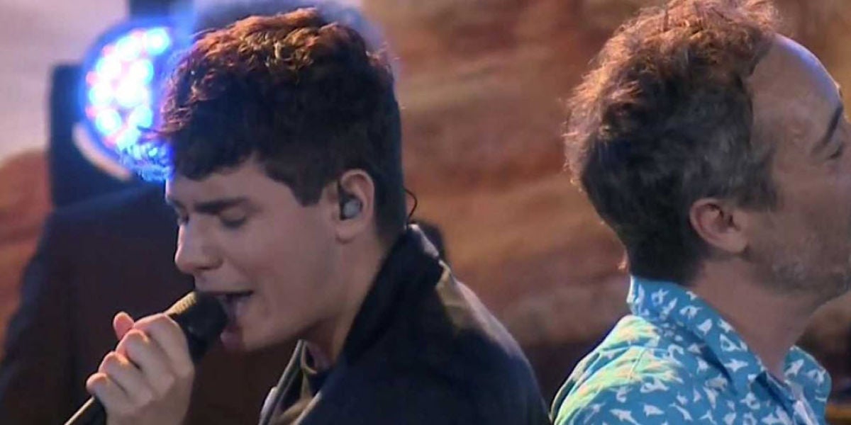 Alfred y Santi Balmes interpretando 'Fantastic shine'