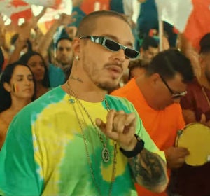 J Balvin en el vídeo de 'Positivo' J Balvin en el vídeo de 'Positivo'