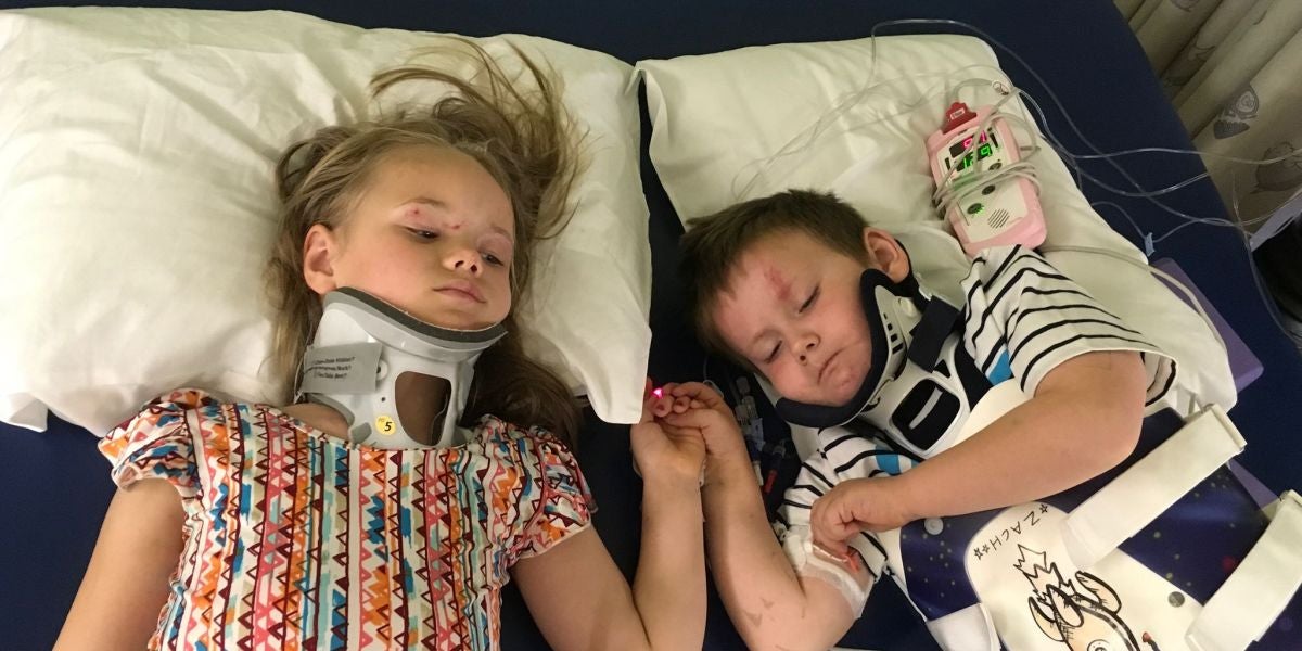 El reencuentro entre dos hermanos tras un accidente que les dejó huérfanos