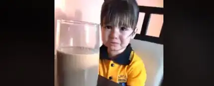 Una niña le dice a su madre que no quiere ir al colegio porque "está embarazada" Una niña le dice a su madre que no quiere ir al colegio porque "está embarazada"