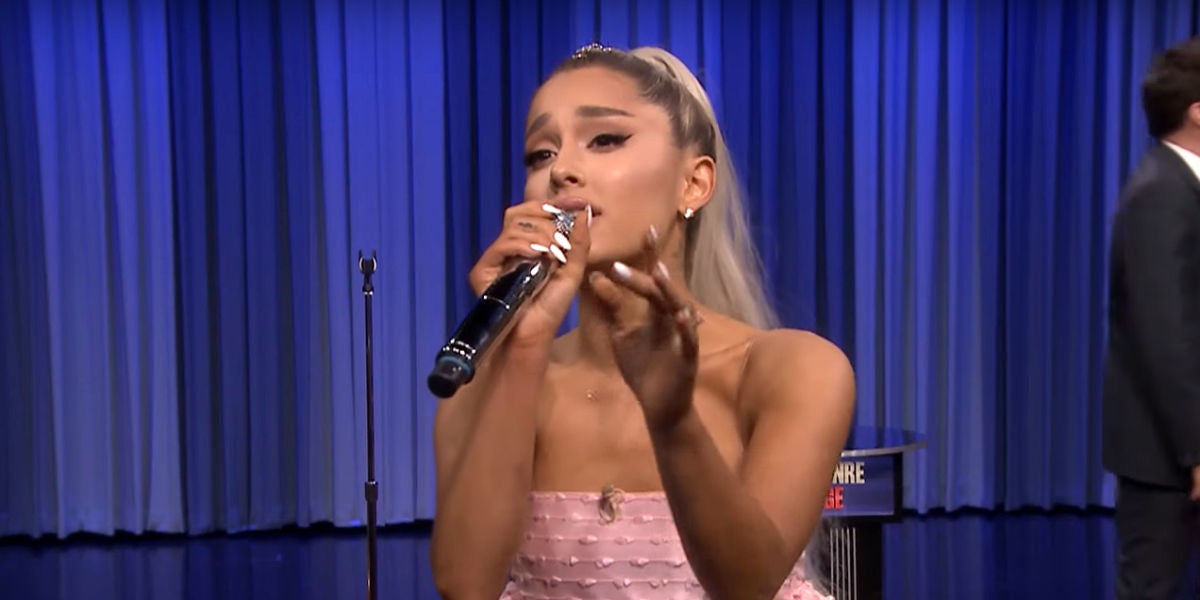 Ariana Grande interpretando 'Humble' al estilo Evanescence