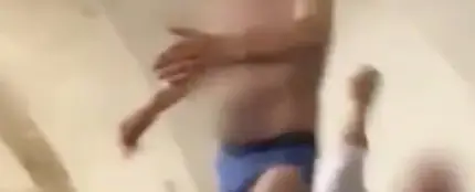 Captura del vídeo de la fiesta con estriptis de una hermandad Captura del vídeo de la fiesta con estriptis de una hermandad