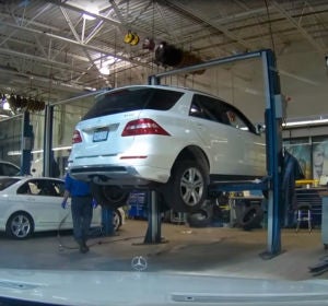 Deja la cámara del coche encendida y descubre un fraude Deja la cámara del coche encendida y descubre un fraude