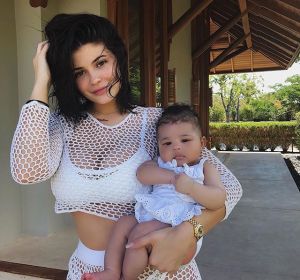 Kylie Jenner con su hija Stormi Kylie Jenner con su hija Stormi