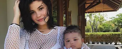 Kylie Jenner con su hija Stormi Kylie Jenner con su hija Stormi