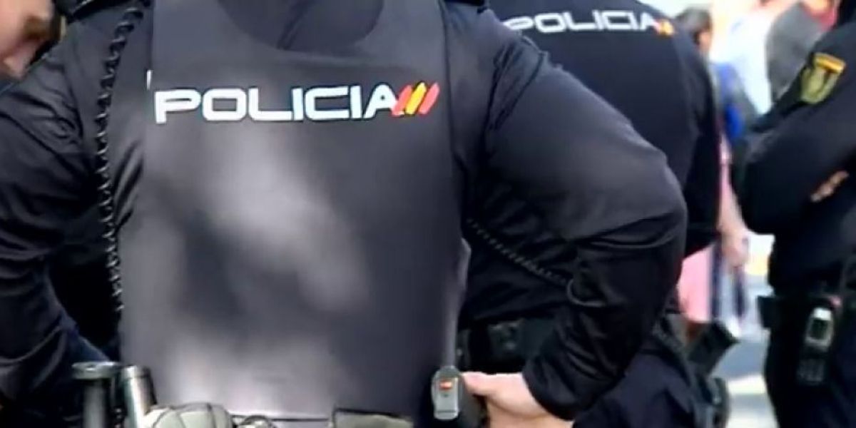 Imagen de archivo de varios policías