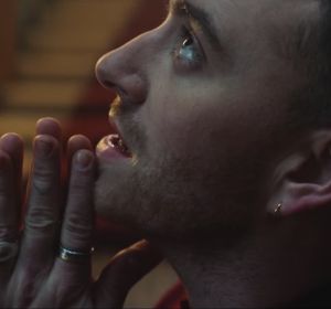 Sam Smith en el vídeo de Pray Sam Smith en el vídeo de Pray