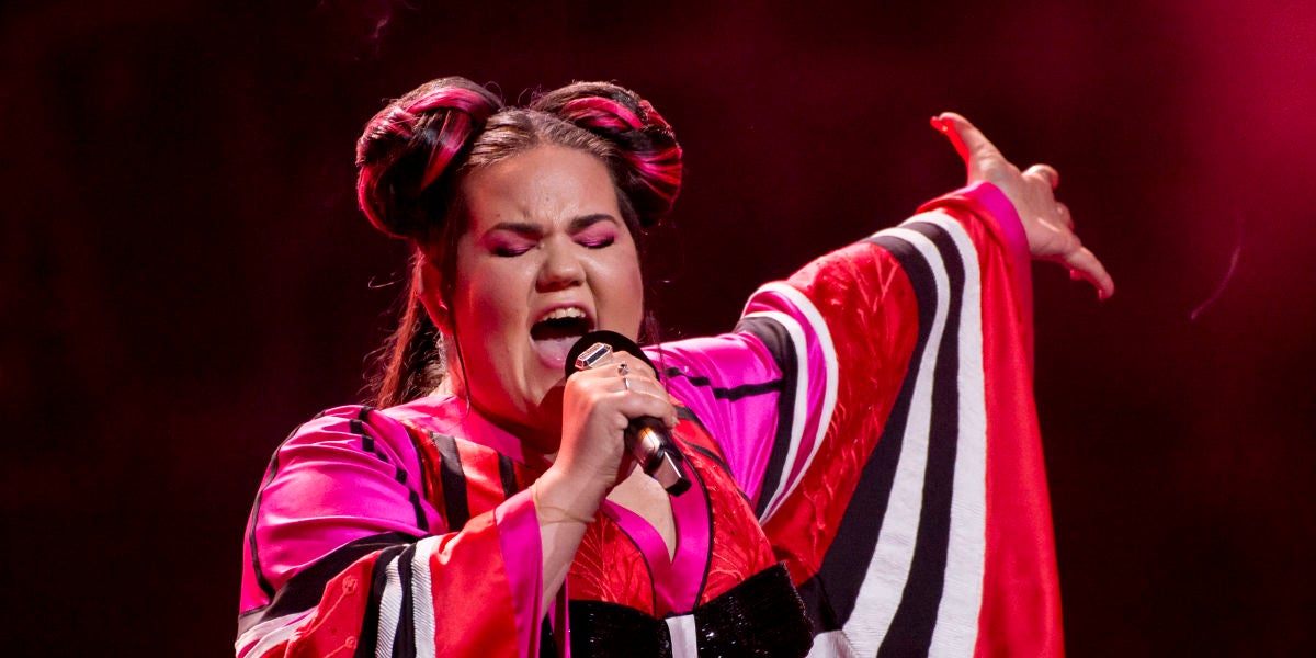 Netta, durante su actuación en la semifinal de Eurovisión
