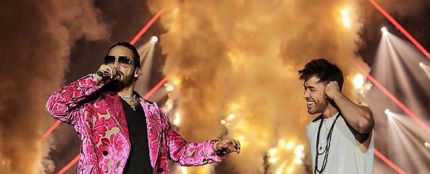 Maluma y Prince Royce durante su actuación en Los Ángeles